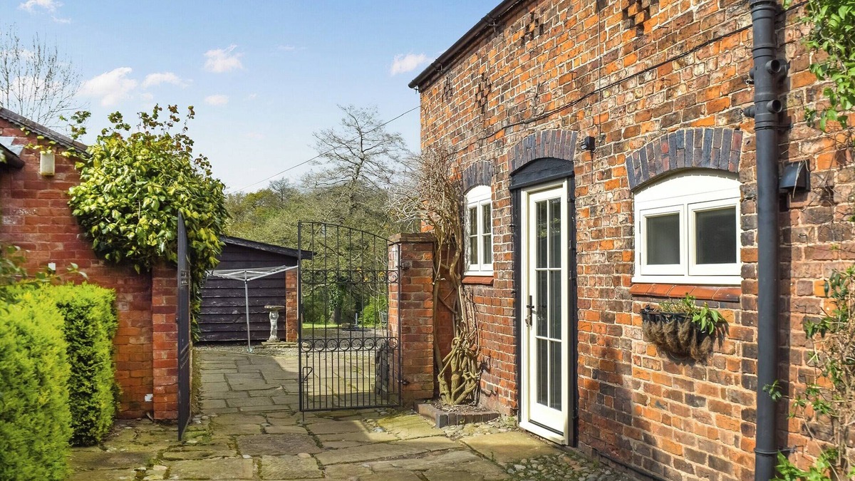 Malpas Cottage | The Coach House Annexe