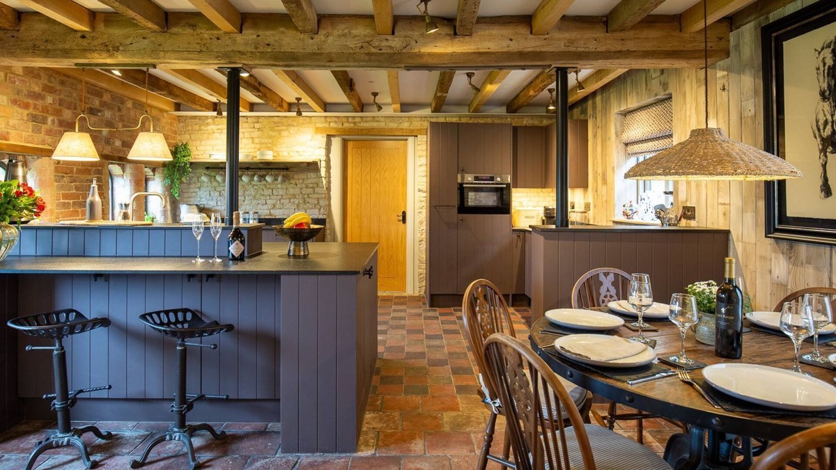 Priors Marston Cottage | The Coach House at Holy Well - sleeps 6 guests in 3 bedrooms