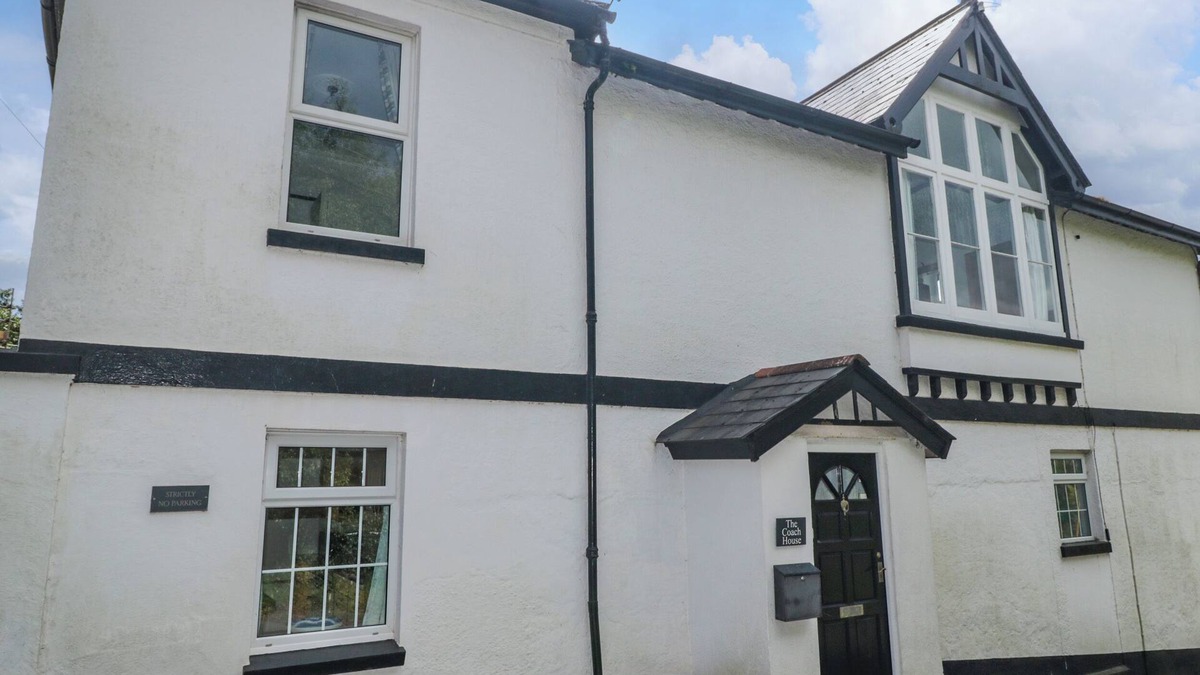 Dawlish House | THE COACH HOUSE, family friendly, with open fire in Teignmouth
