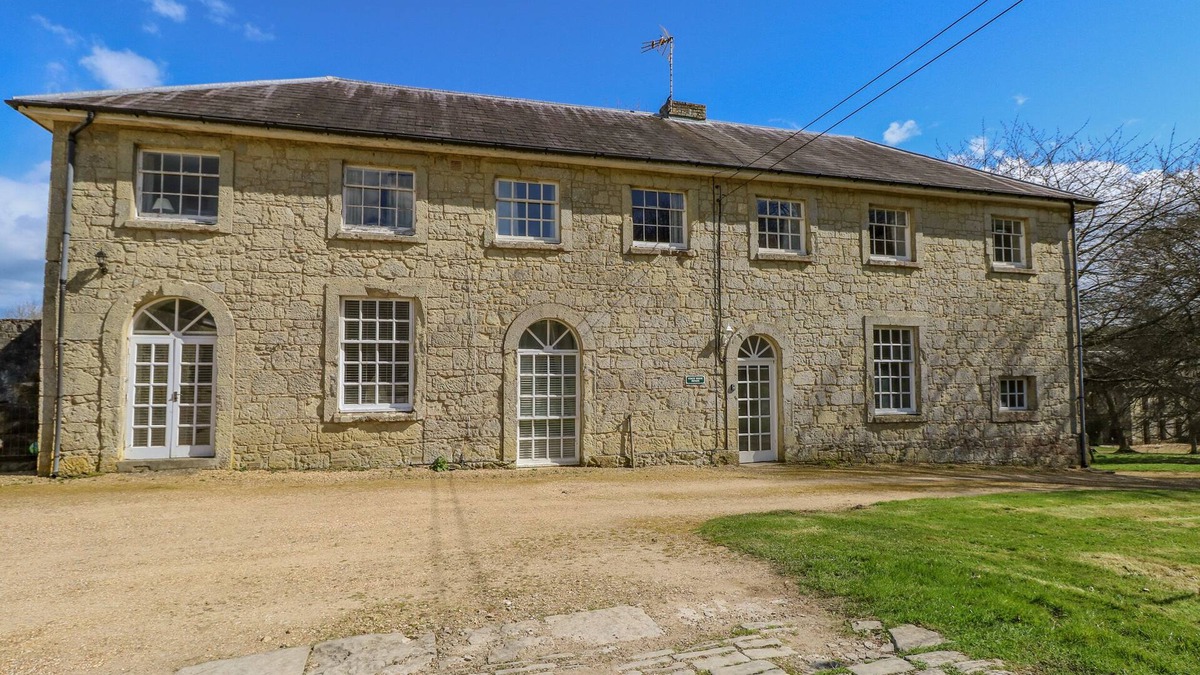 Godshill Cottage | THE COACH HOUSE, pet friendly in Wroxall