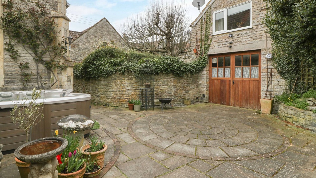 Somerton Cottage | THE COACH HOUSE, romantic, character holiday cottage in Charlton Adam