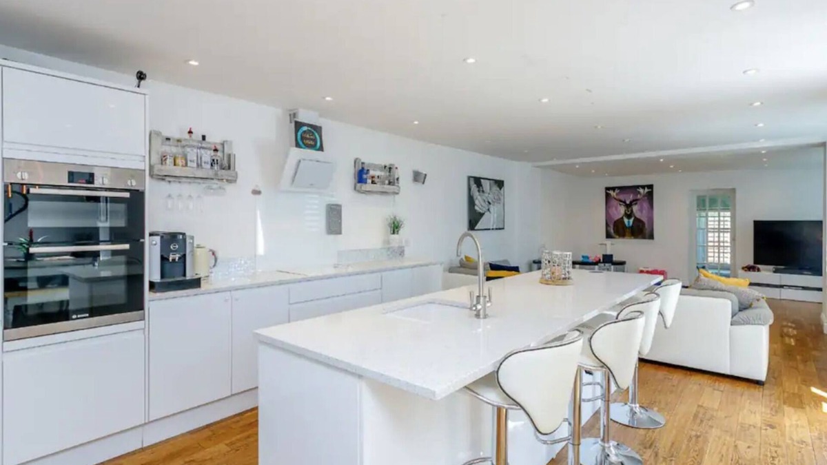 Northampton House | The Coach House - Stunning. Contemporary. Close to all wedding venues.