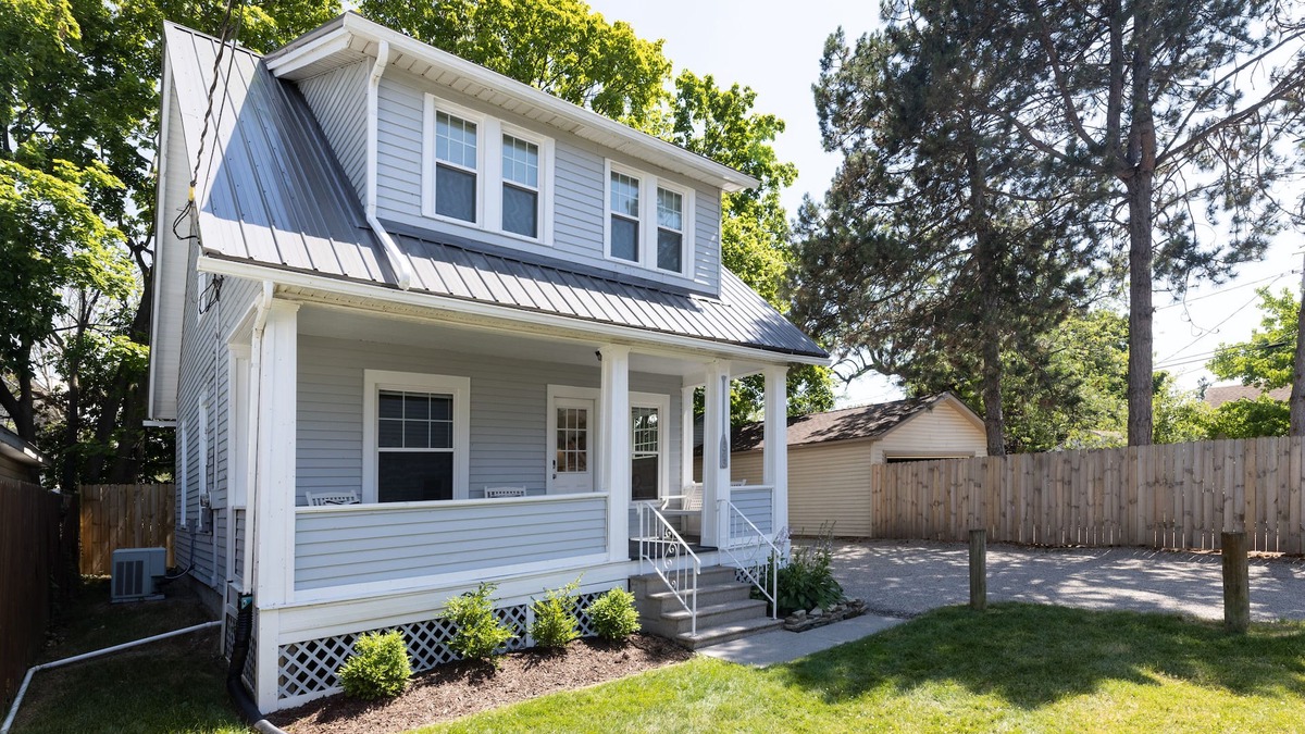 Lorain House | The Coach House