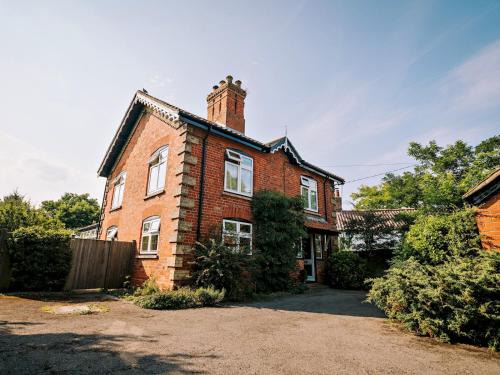 Kirkby on Bain House | The Coach HousePass The Keys