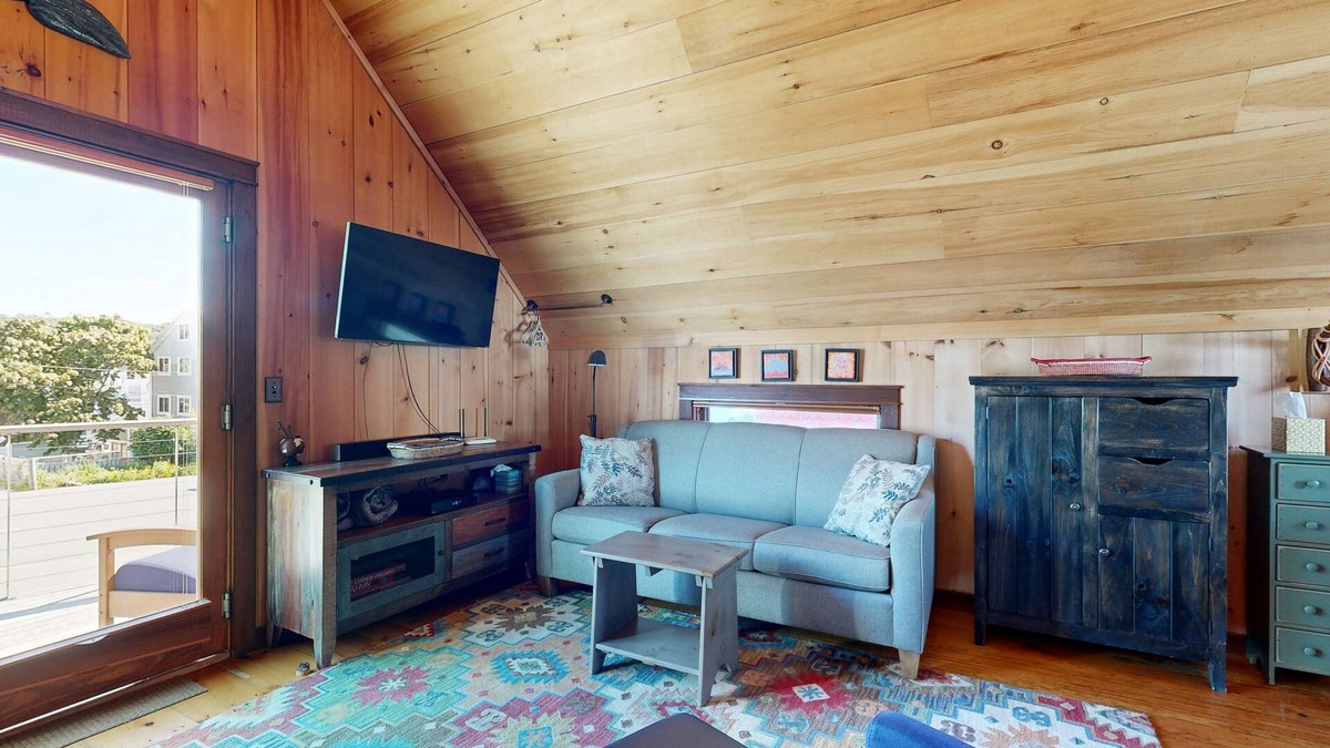 Boothbay Harbor House | The Coal Shack: Dog-Friendly Harborfront Studio in Downtown Boothbay