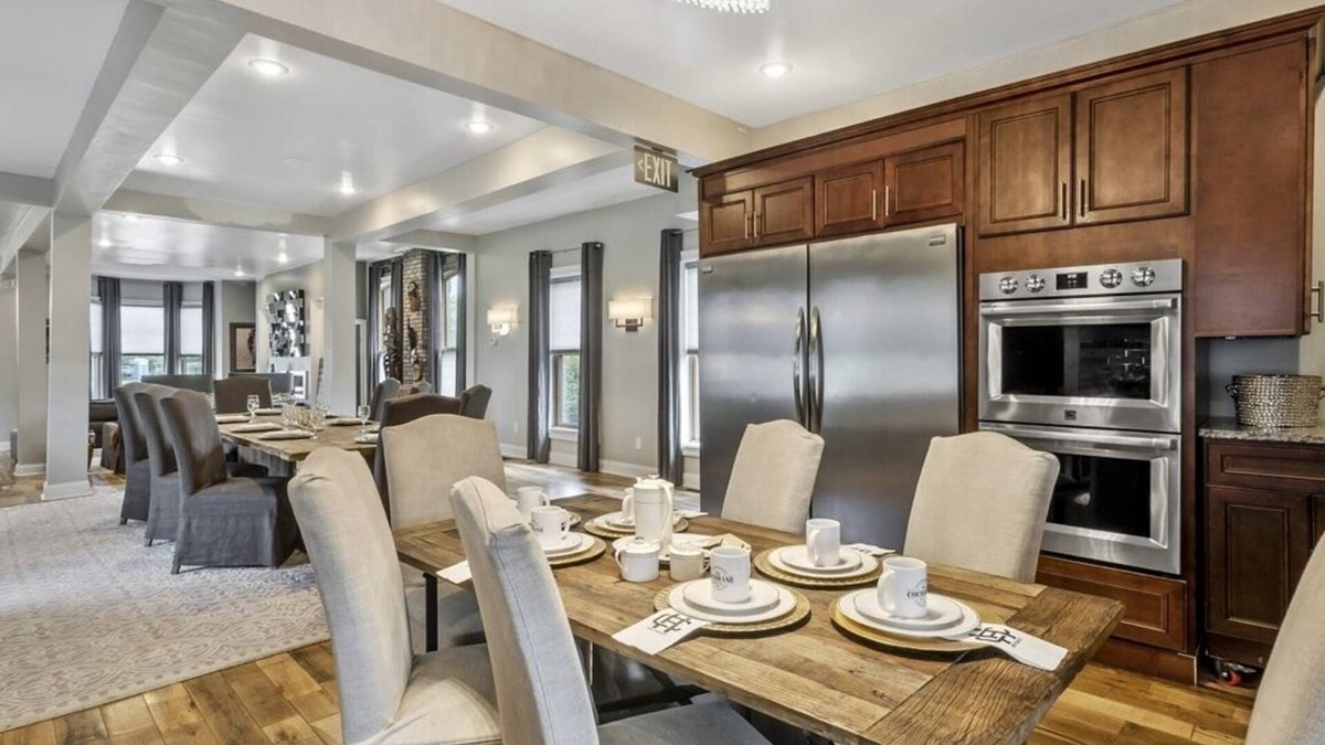 Brush Park Bed & Breakfast | The Cochrane House Luxury Historic Inn