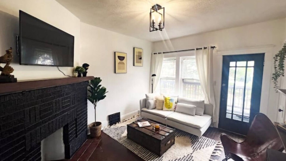 Lakewood House | The Coffeehouse - Lakewood 2 Bdm Stay