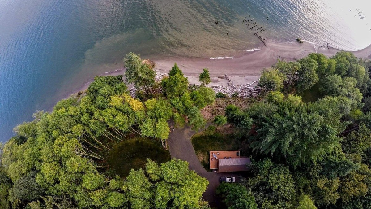 Rosburg Cabin | The Coho Cabin is located at the historic fishing town of Pillar Rock.