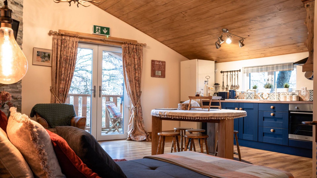 Mullaghbawn Apartment | The Colorado Cabin with balcony