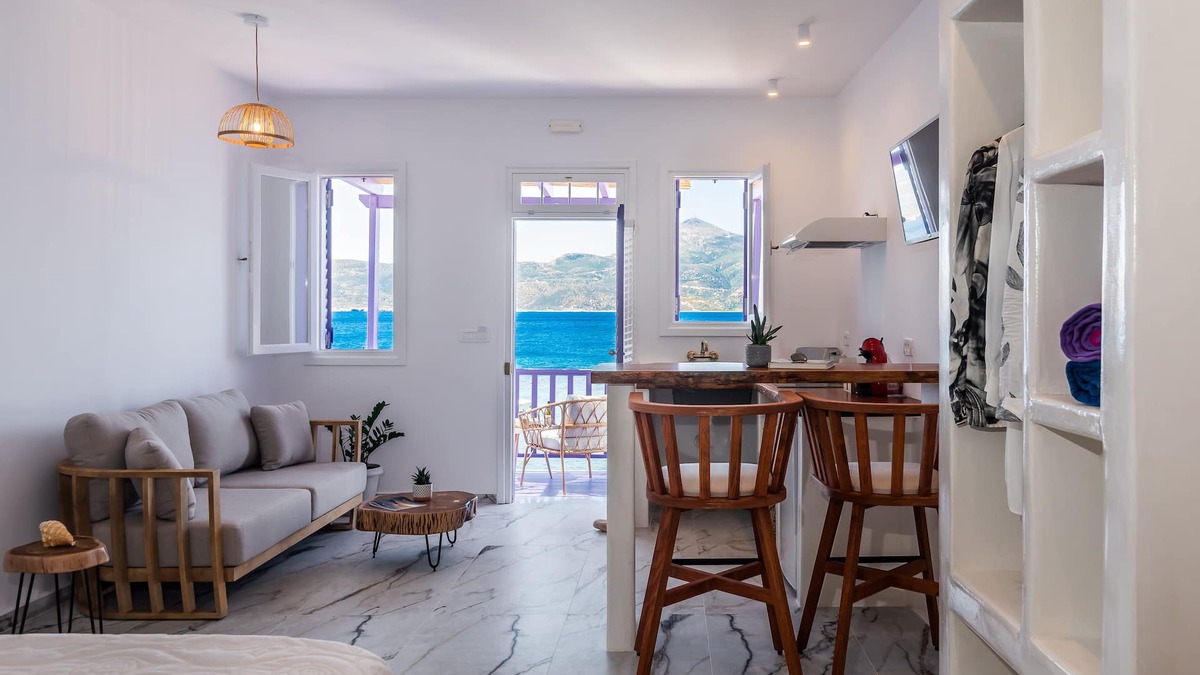 Tripiti House | The Colourful Land Klima, Milos