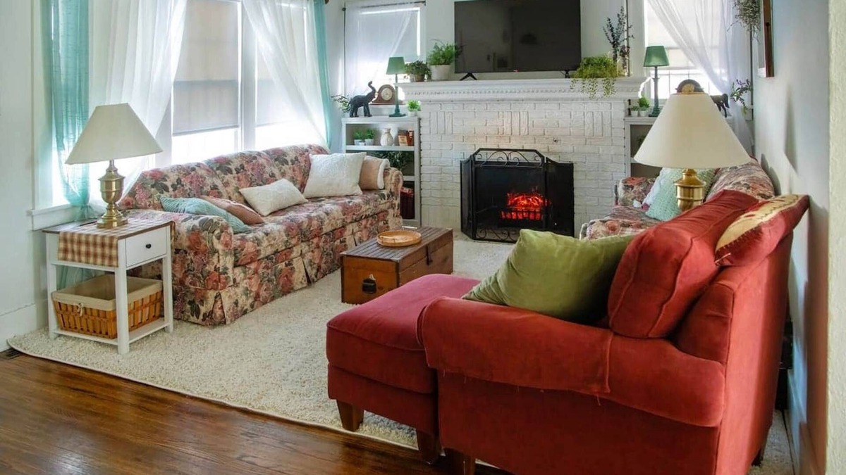 Hastings House | The Comfy Cottage-4 BR, 2 BA, Sleeps up to 10!