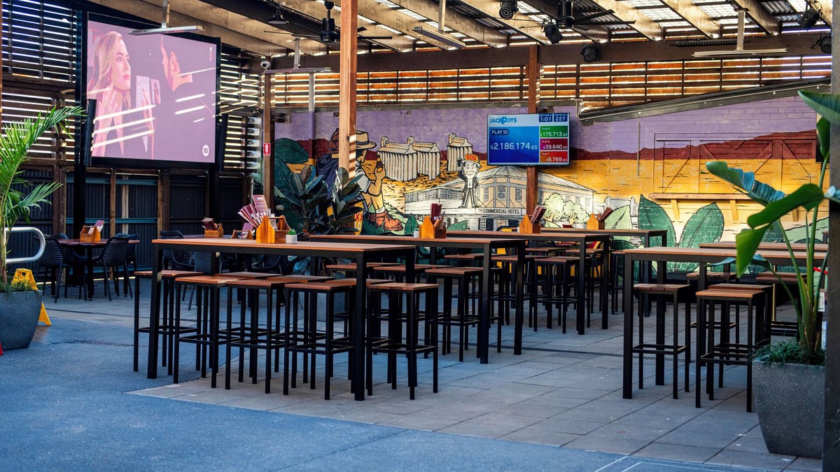 Kingaroy Hotel | The Commercial Hotel Kingaroy