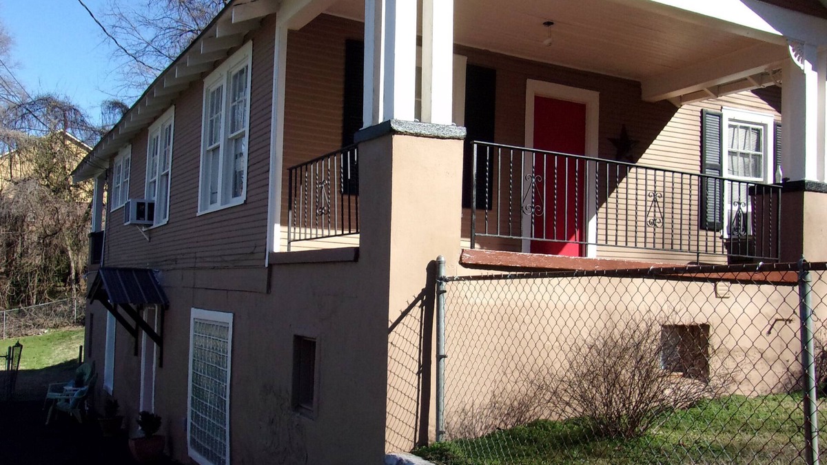 Chattanooga Apartment | The Commuter's Dream. This location is close to you destination.