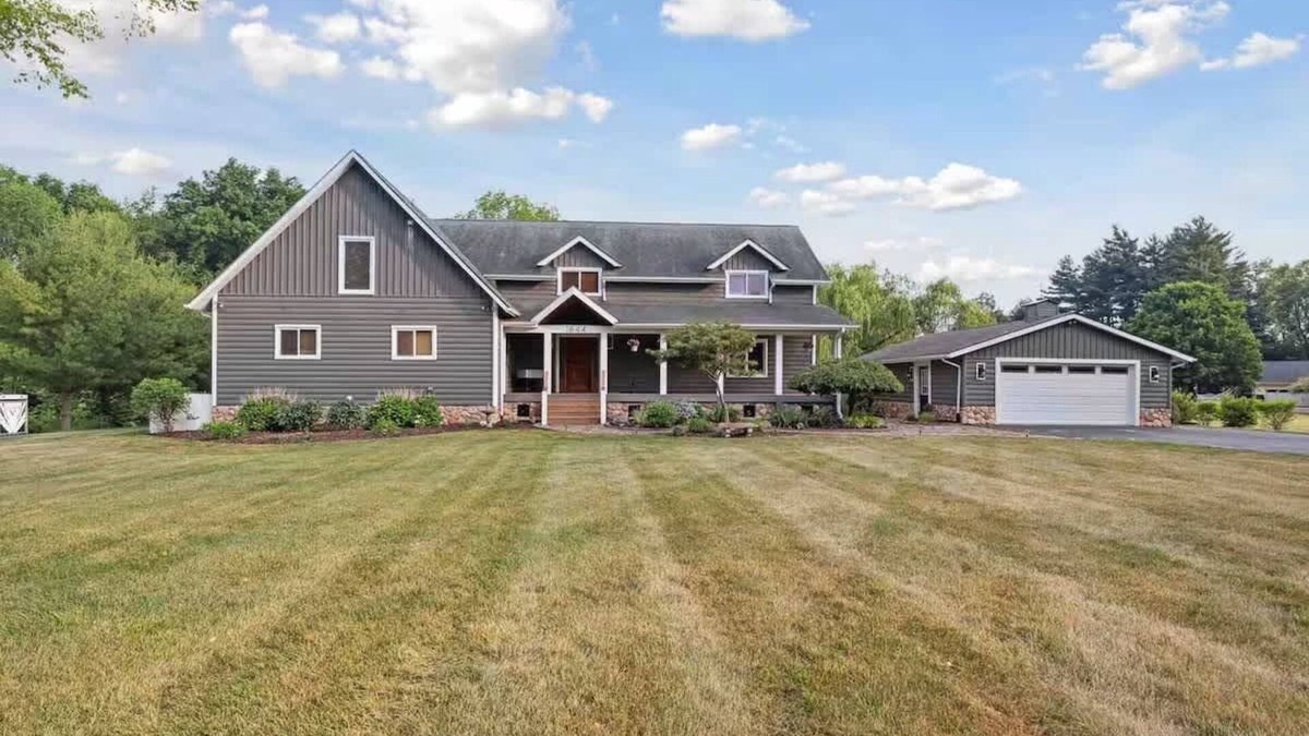 Buchanan House | The Compass Retreat near Clear Lake!