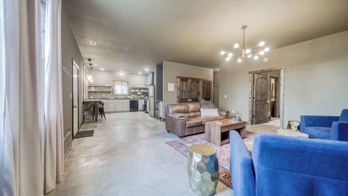 St. James House | The Concord: A charming 2-bed 2-bath pet friendly house in historic Saint James