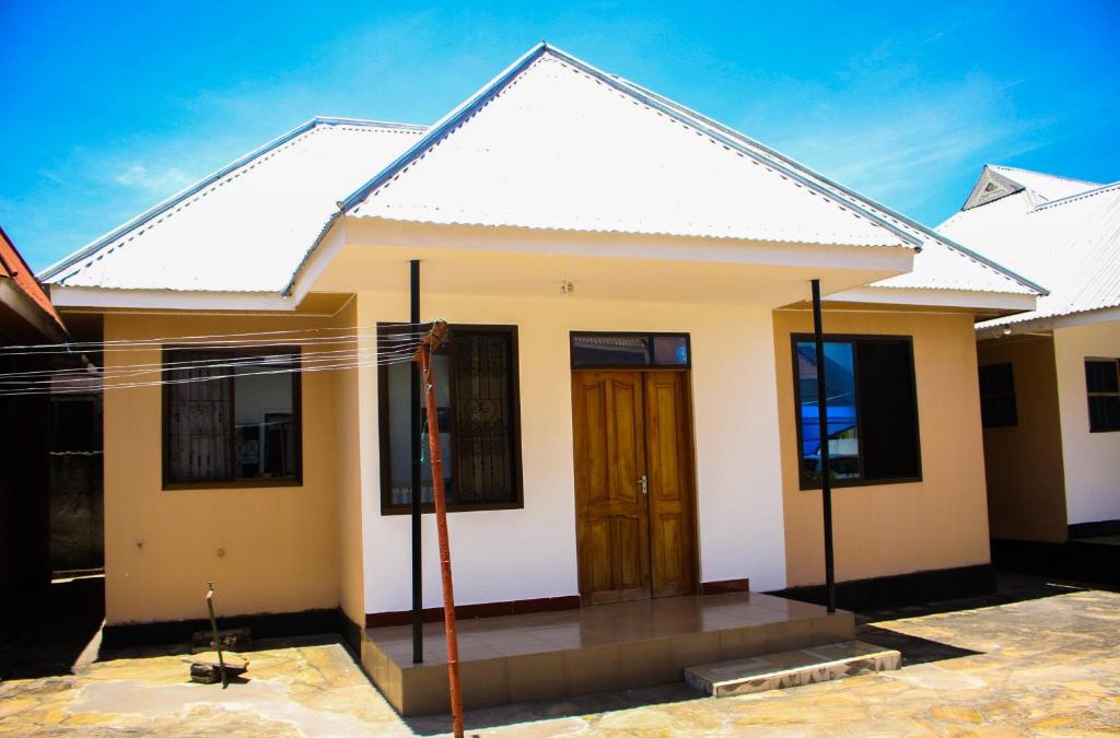 Tanga Apartment | The Connected Living Lodge with AC ,Wi-Fi and Netflix