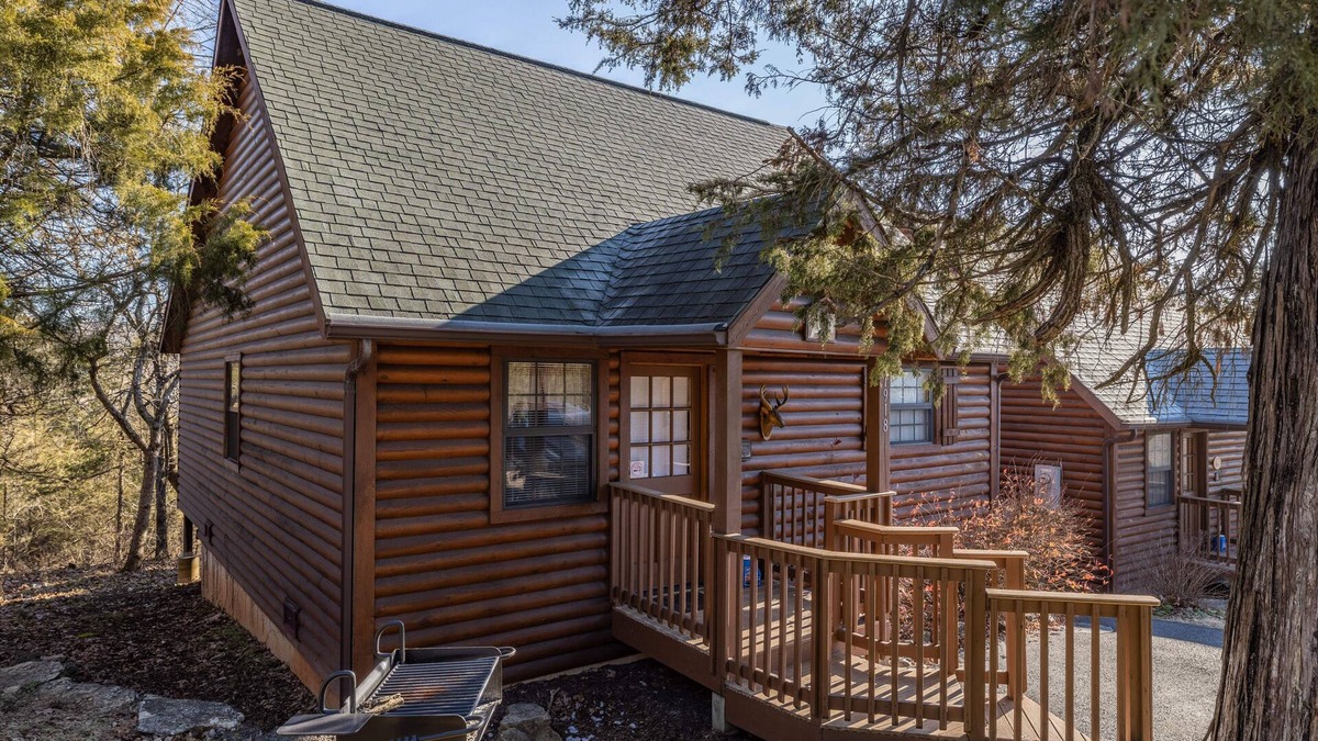 Branson Theater District Cabin | "The Constitution" Luxury Cabin at Branson Woods Resort