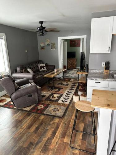 Susitna North Apartment | The Contemporary Alaskan Cabin