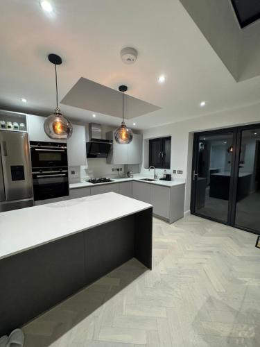 Pollards Hill Apartment | The Contemporary 4 Bedroom Home