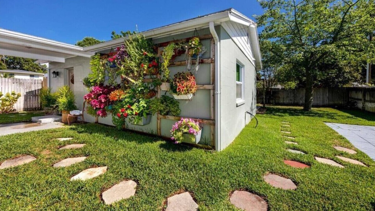 Dunedin Cottage | The Cook Cottage sleeps 4 in Dunedin
