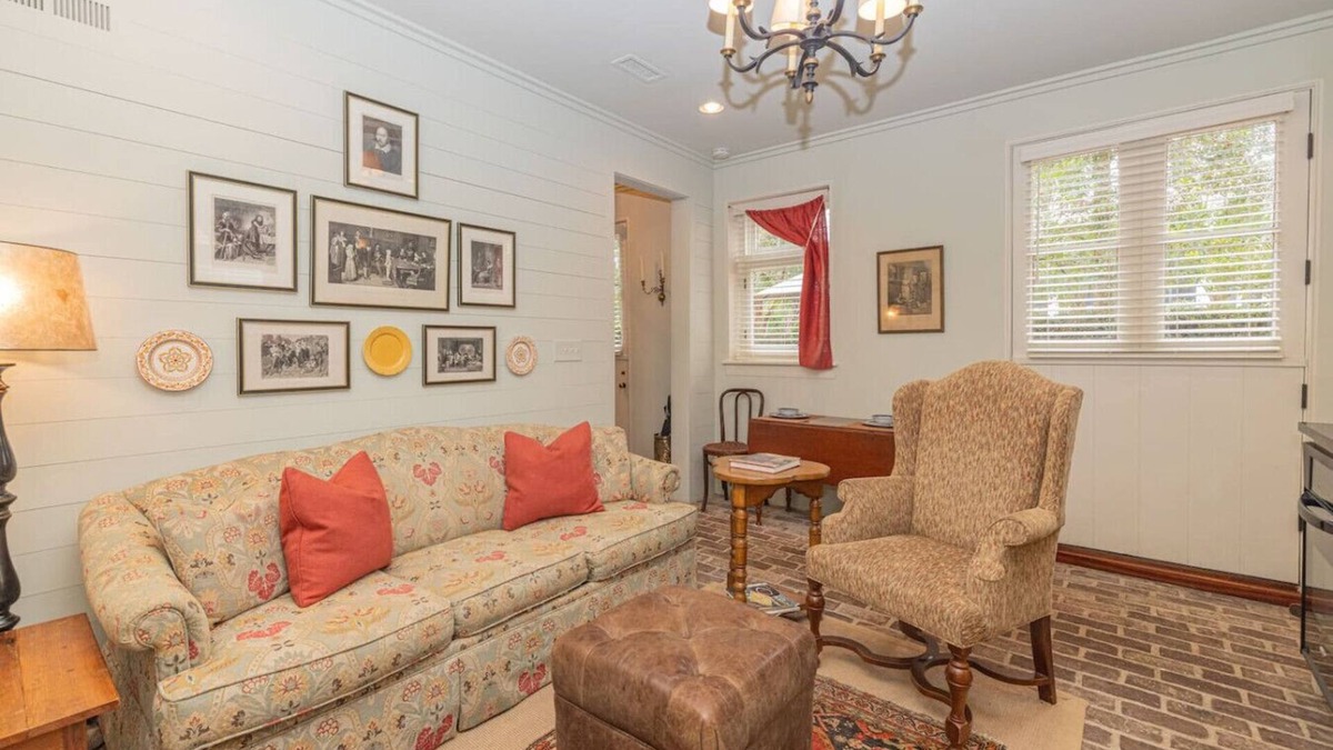 Ansonborough House | "The Cookhouse", Historic Garden District Apt.