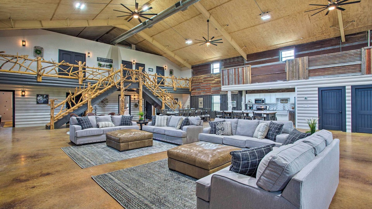Calera House | 'The Copper Roost': Lake Texoma Escape w/Hot Tub