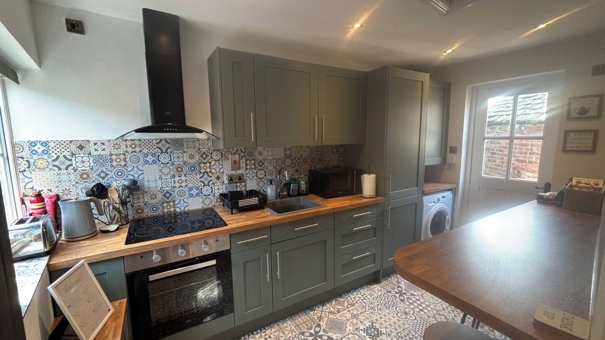 Ozleworth House | The Corner Cottage - ideal Cotswold way walk stay/pet friendly