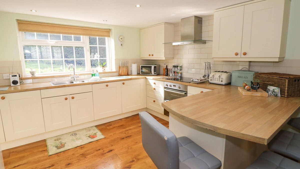 Pensax Cottage | THE CORNER HOUSE, family friendly, luxury holiday cottage in Pensax