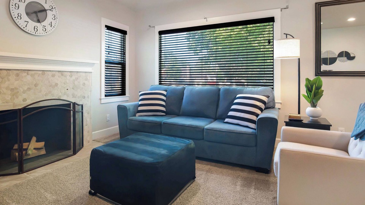 Twin Falls House | The Corner Retreat: King & Queen, small pups welcome!