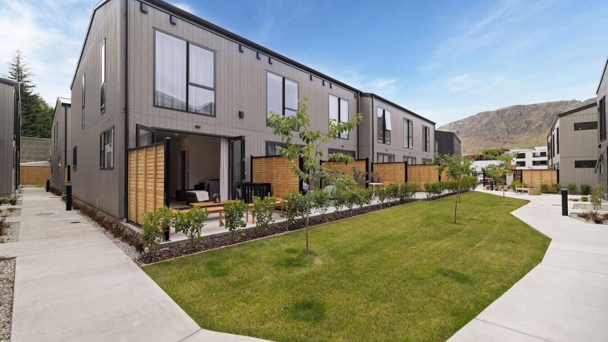 Coronet Peak House | The Coronet Adventure Villa | Three Bedroom