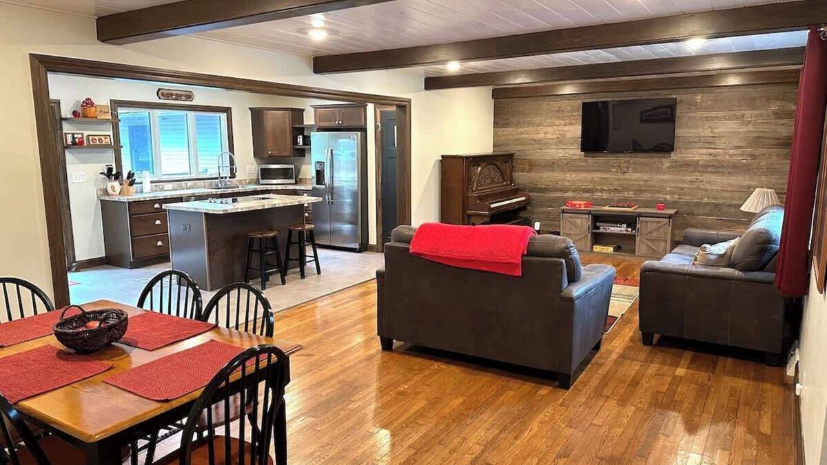Ashtabula House | The Cortland Cottage at Brant's Apple Orchard