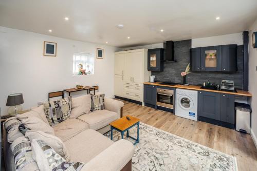 Huddersfield House | The Cosey Tucked-Away Cottage 2 or 3 bedroom options