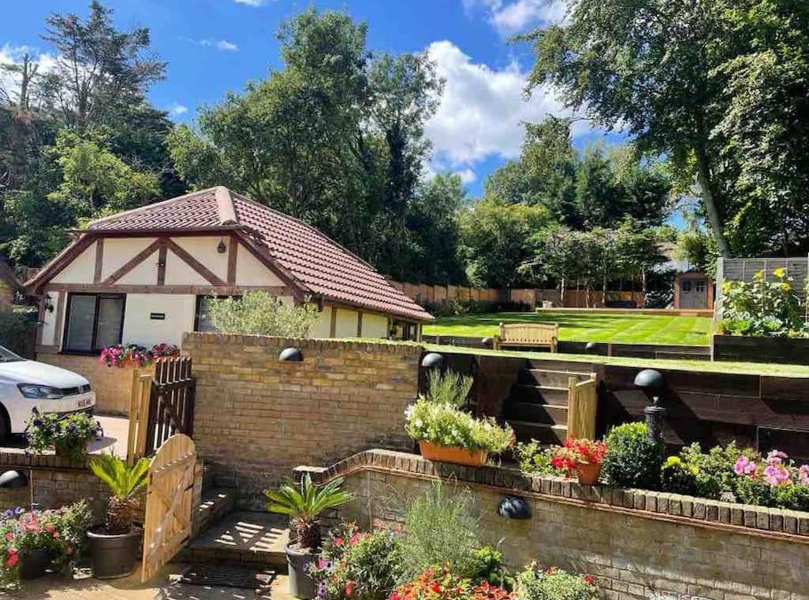 Rickmansworth Apartment | The Cosy Cottage, Old Soles bridge Lane