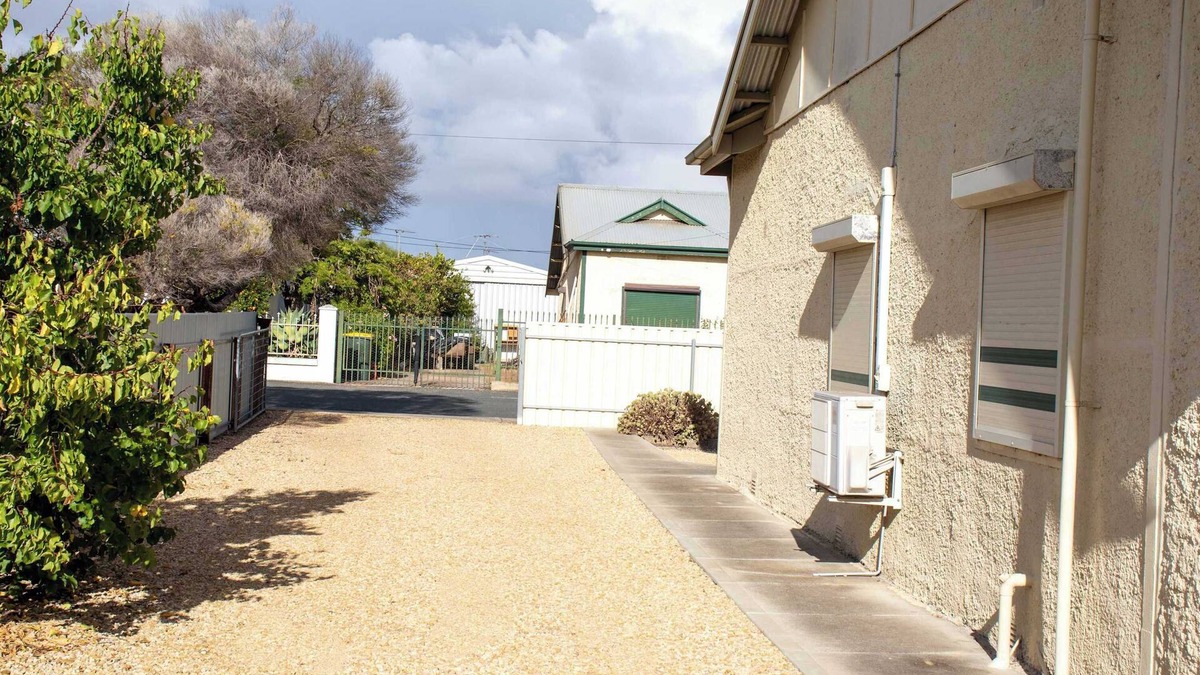 Seymour House | The Cosy Lap Summary: