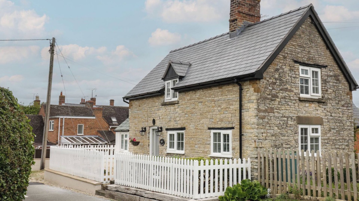 Ettington Cottage | THE COTTAGE, pet friendly, character holiday cottage in Ettington
