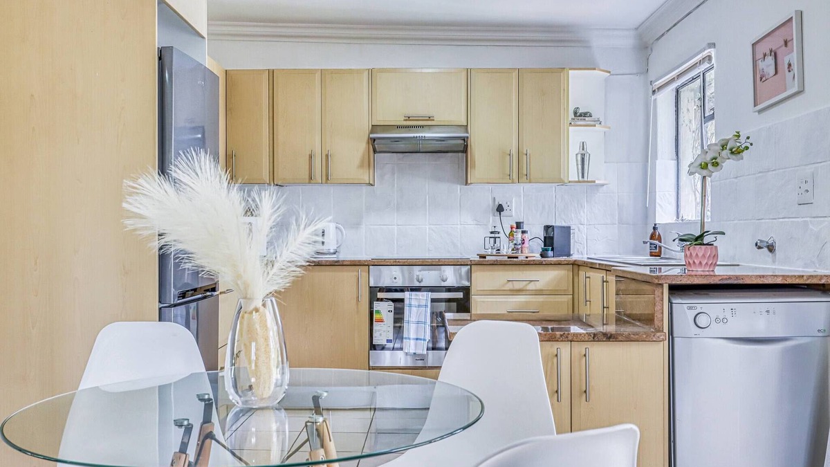 The Reeds Apartment | The Cottage-1 Bed-pool-bbq-fibre-solar-samrand