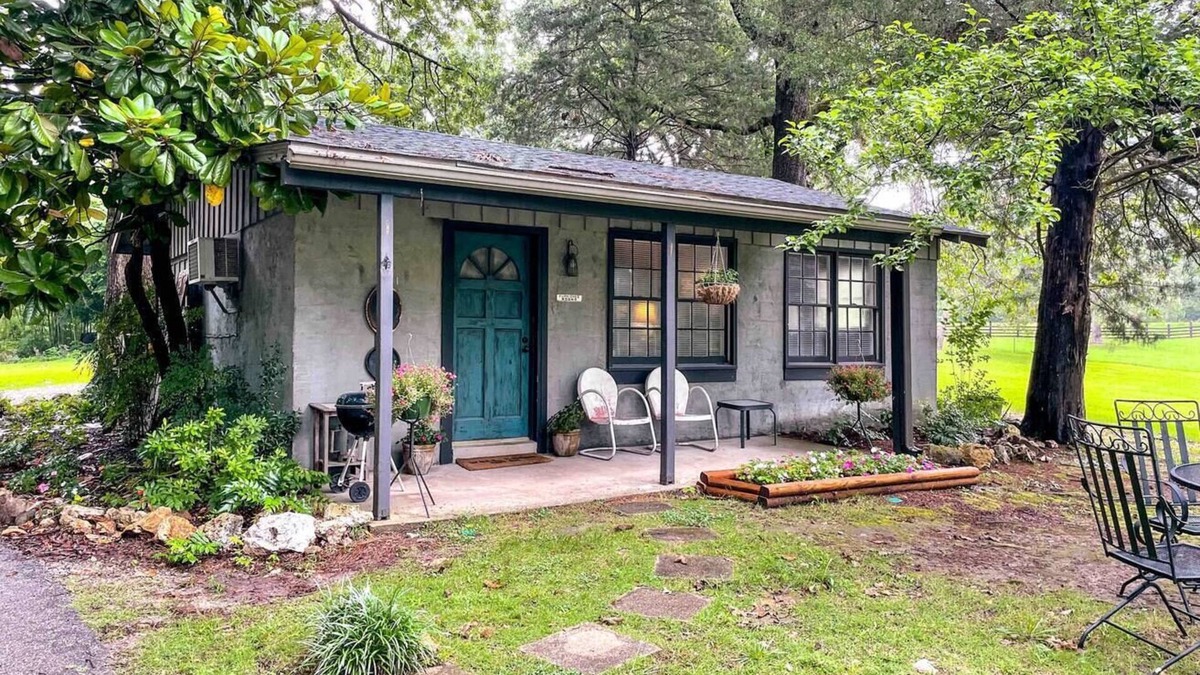 Montevallo House | The Cottage - 2 miles to I-65