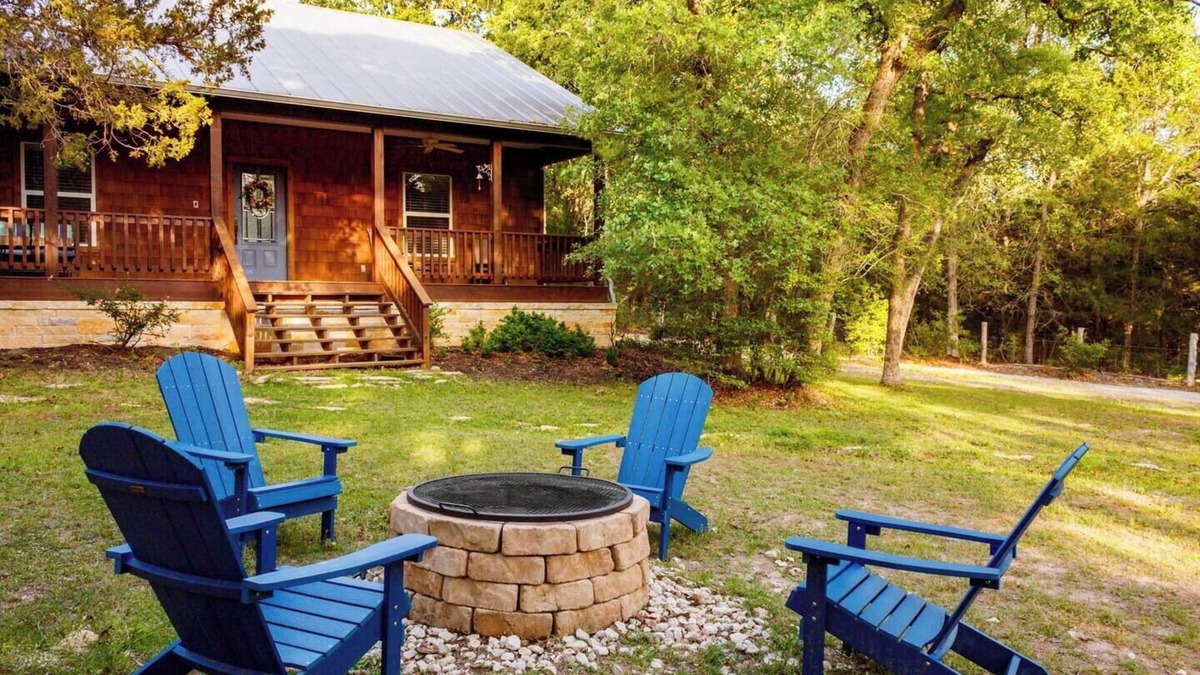 Paige House | The Cottage, A Tranquil Pet-Friendly Retreat on 42 Acres at Lost Pines Shire