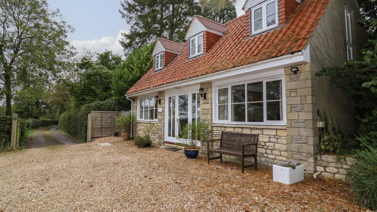Bath Cottage | THE COTTAGE AT BARROW MEAD, family friendly, with open fire in Bath