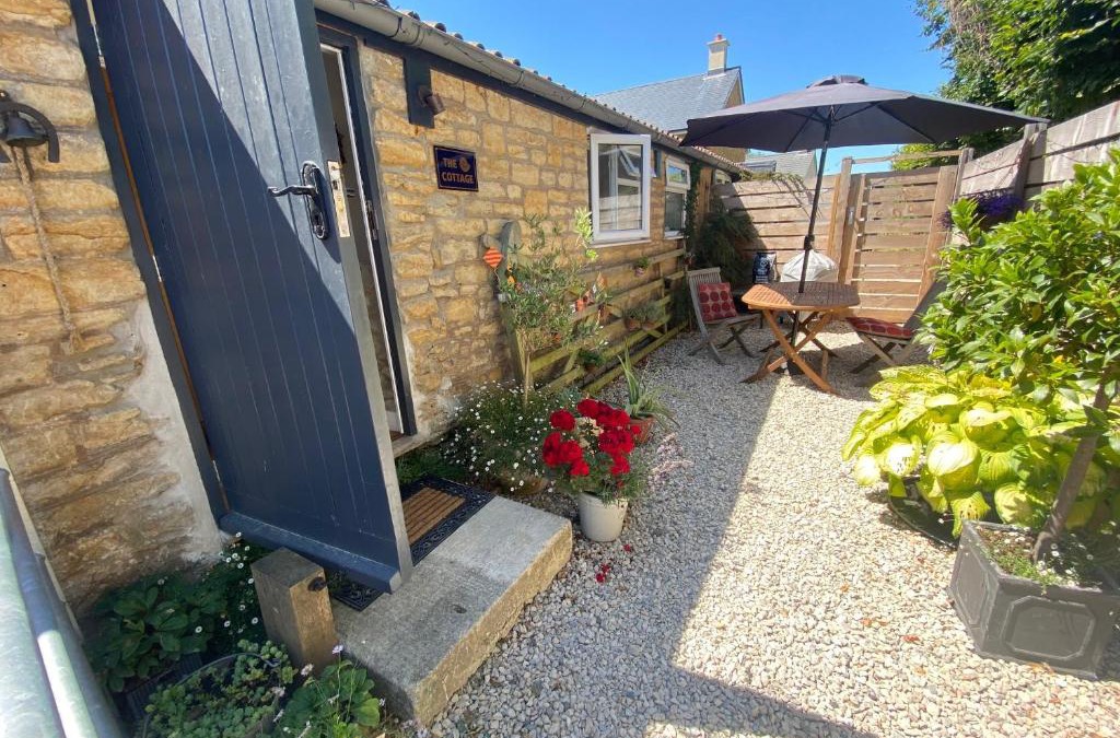 Mosterton House | The Cottage at Churchill Farm