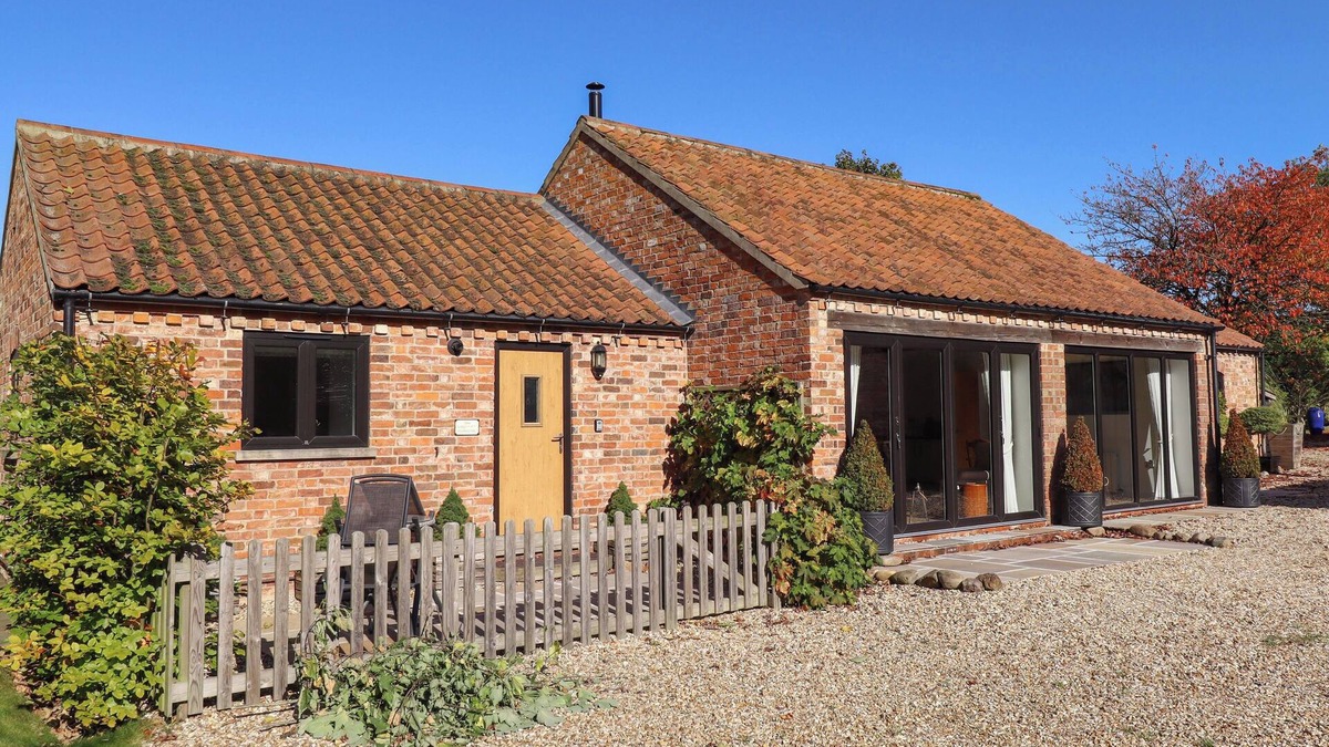 Horncastle Cottage | THE COTTAGE AT GRANGE FARM BARNS, pet friendly in Horncastle