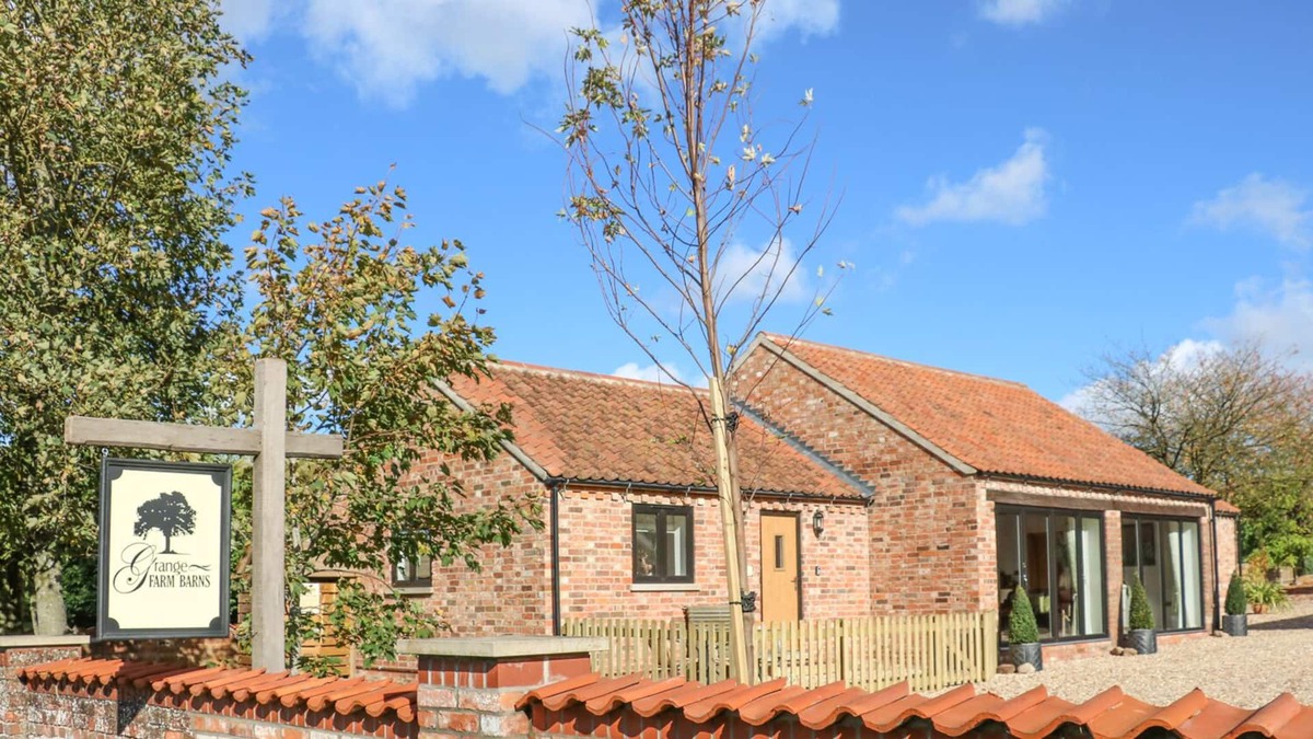 Horncastle Cottage | THE COTTAGE AT GRANGE FARM BARNS in Hemingby, Lincolnshire