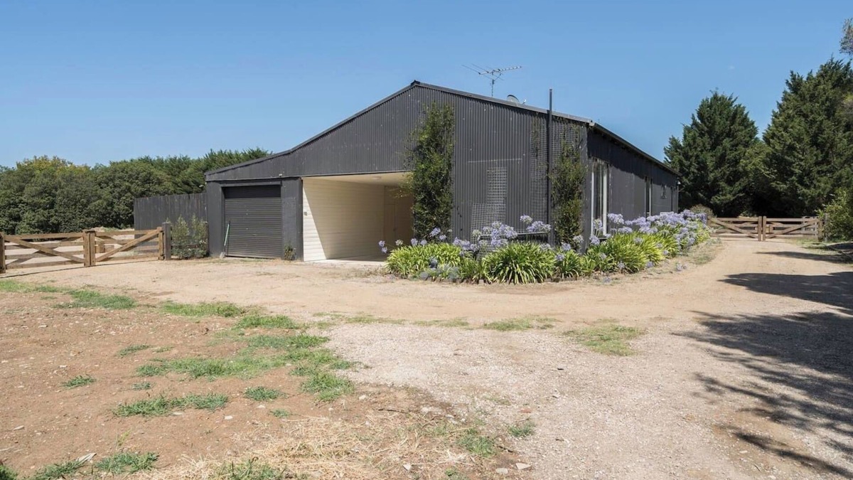 Tuerong Cottage | The Cottage at Oak Tree Farm Vineyards and Wildlife