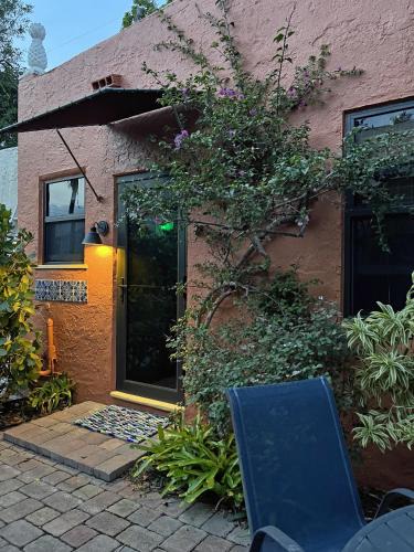 Southwest House | The Cottage at Pineapple House