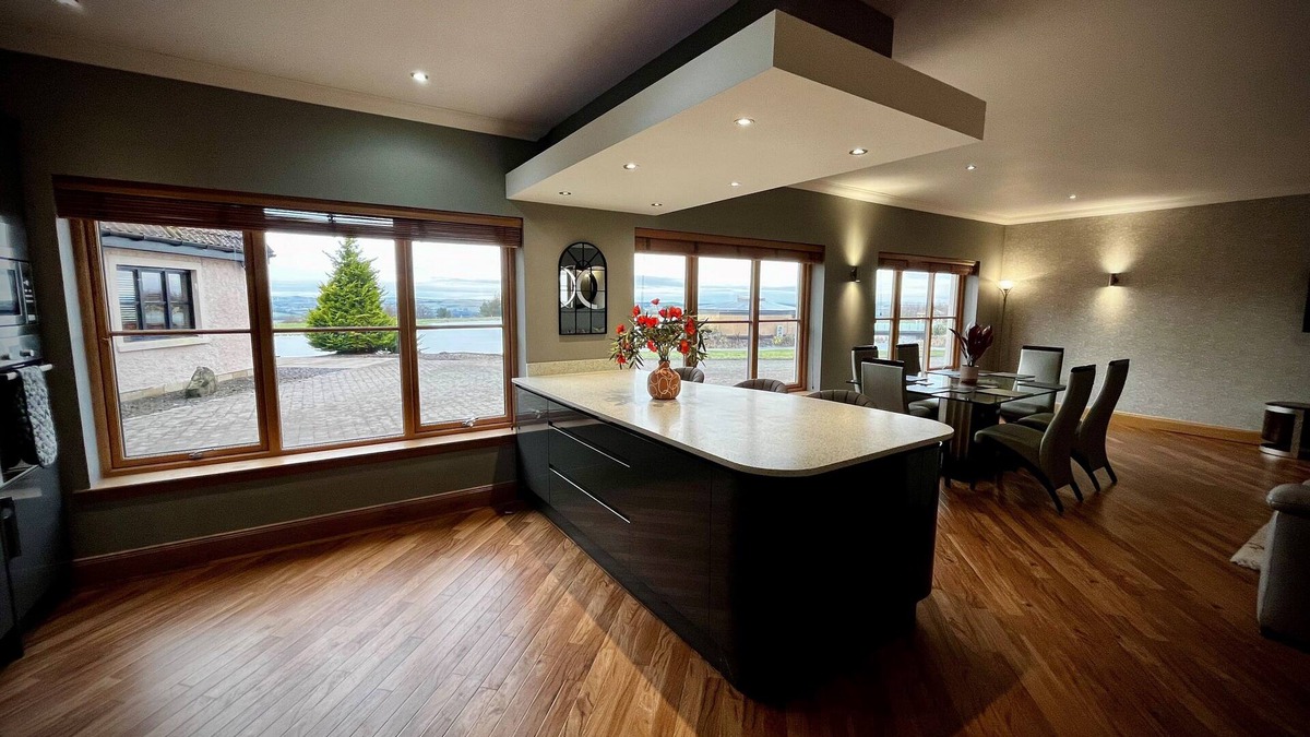 Bathgate House | The Cottage at The Vu