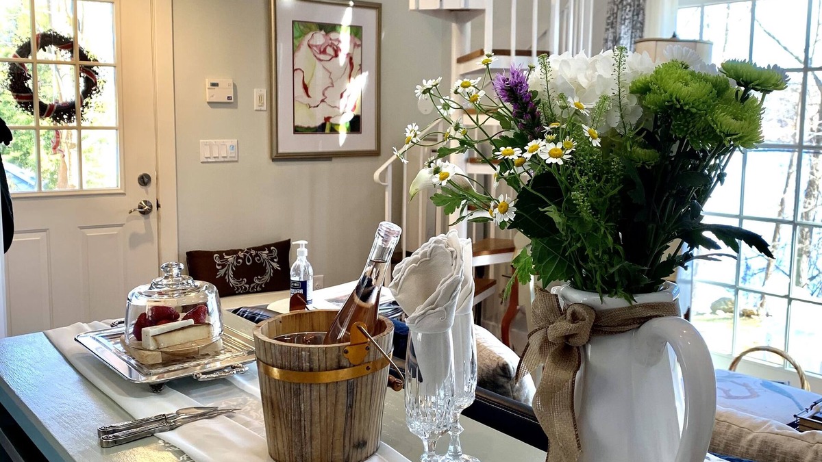Town of Southeast House | The Cottage by the Lake: Hudson Valley Indulgence/1 hr. from NYC/welcome pets!.