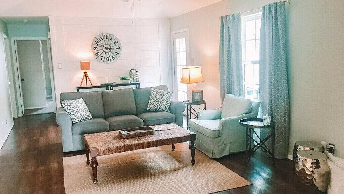 Woodway House | THE COTTAGE@CHAPEL RIDGE #1 in Waco for Exceptional reviews! Ranked #6 in all TX