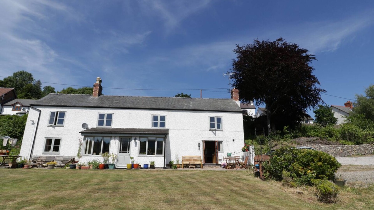 Trevor Cottage | THE COTTAGE, character holiday cottage, with a garden in Llangollen