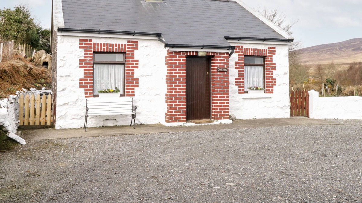 Newport Cottage | THE COTTAGE, family friendly, with open fire in Newport, County Mayo