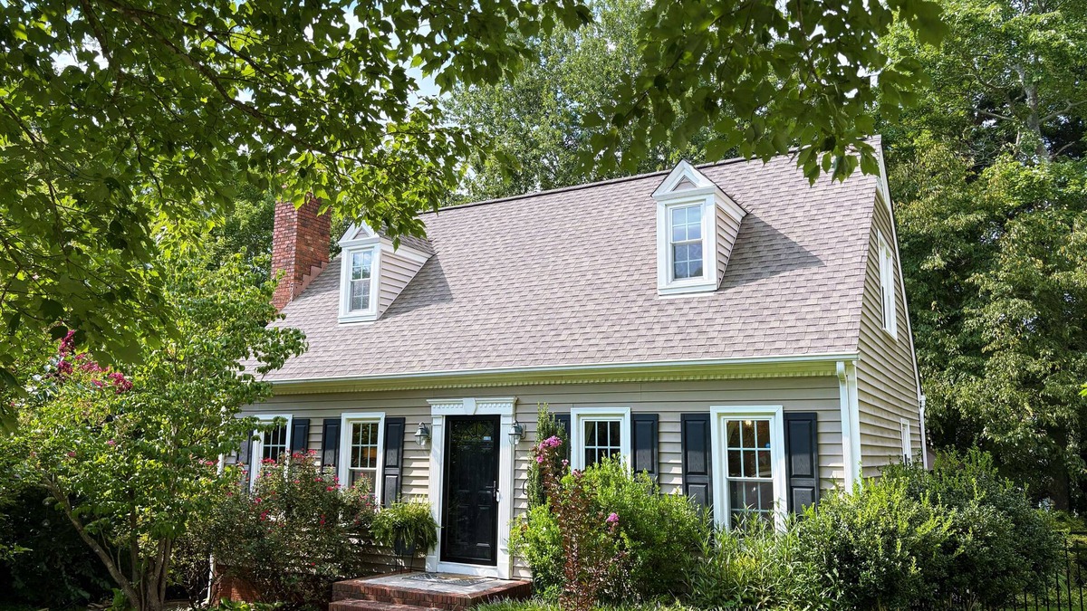 Greensboro House | The Cottage Hill is a charming 3-bed house in a primary location in Greensboro